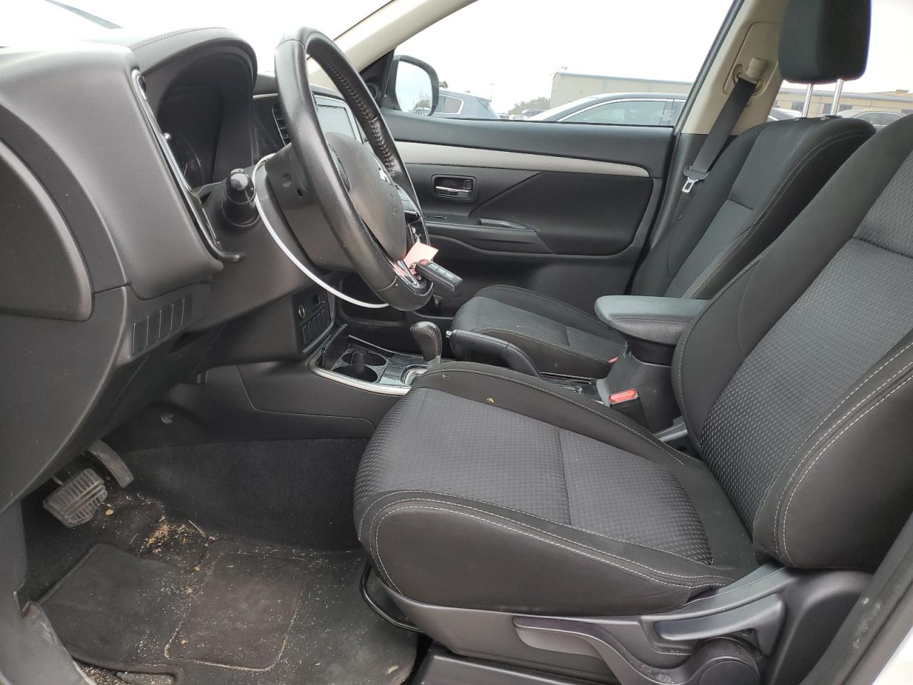 2018 Mitsubishi Outlander - Image 7
