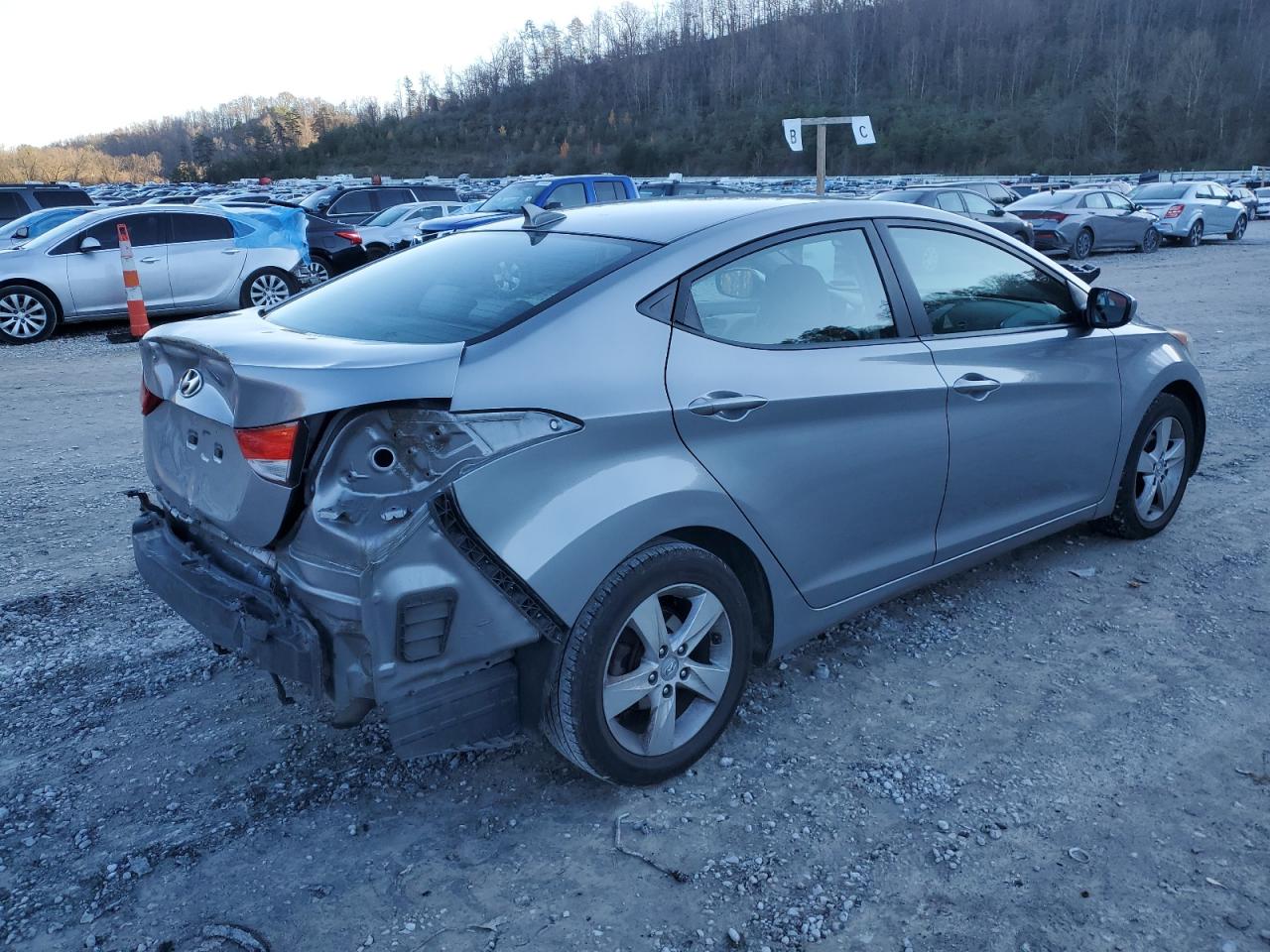 2013 Hyundai Elantra - Image 3