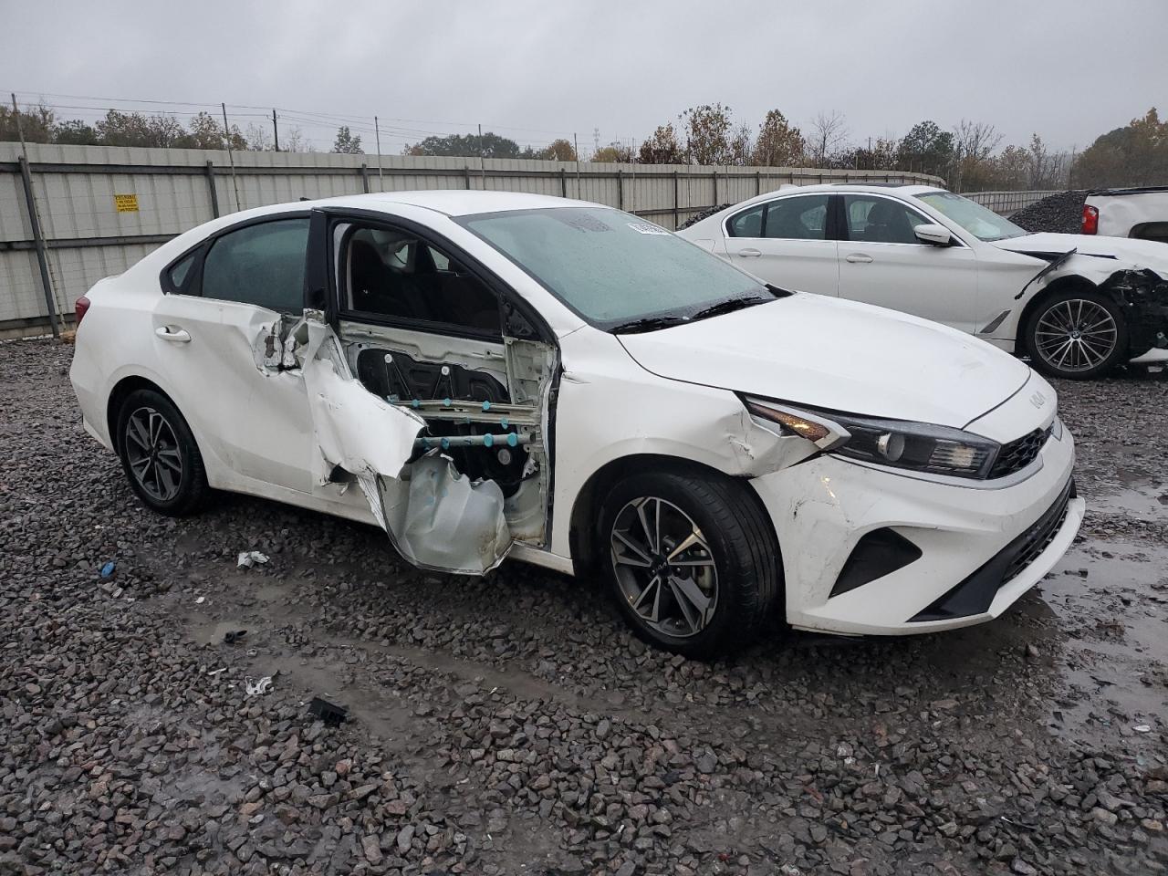 2023 Kia Forte - Image 4