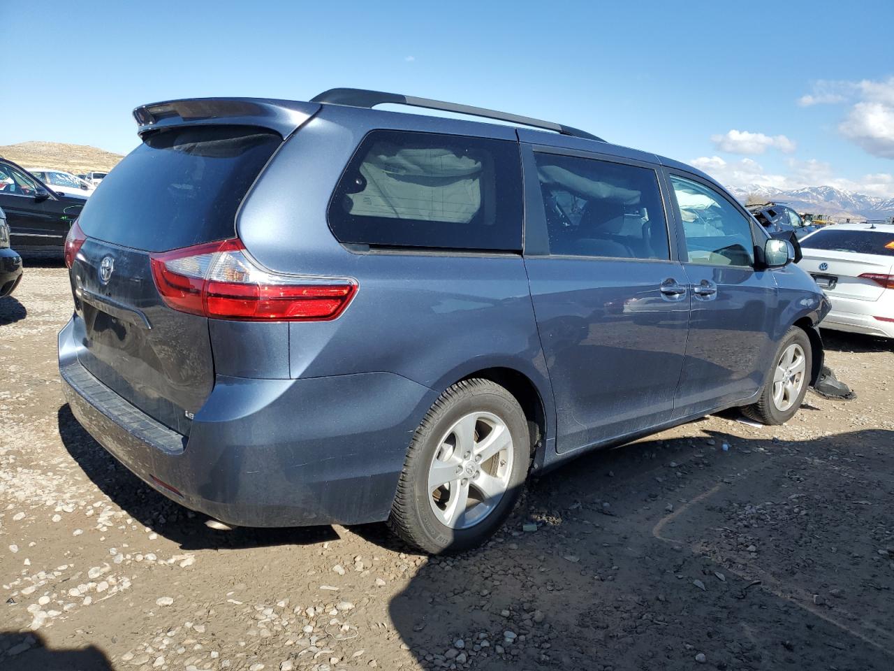 2015 Toyota Sienna - Image 3