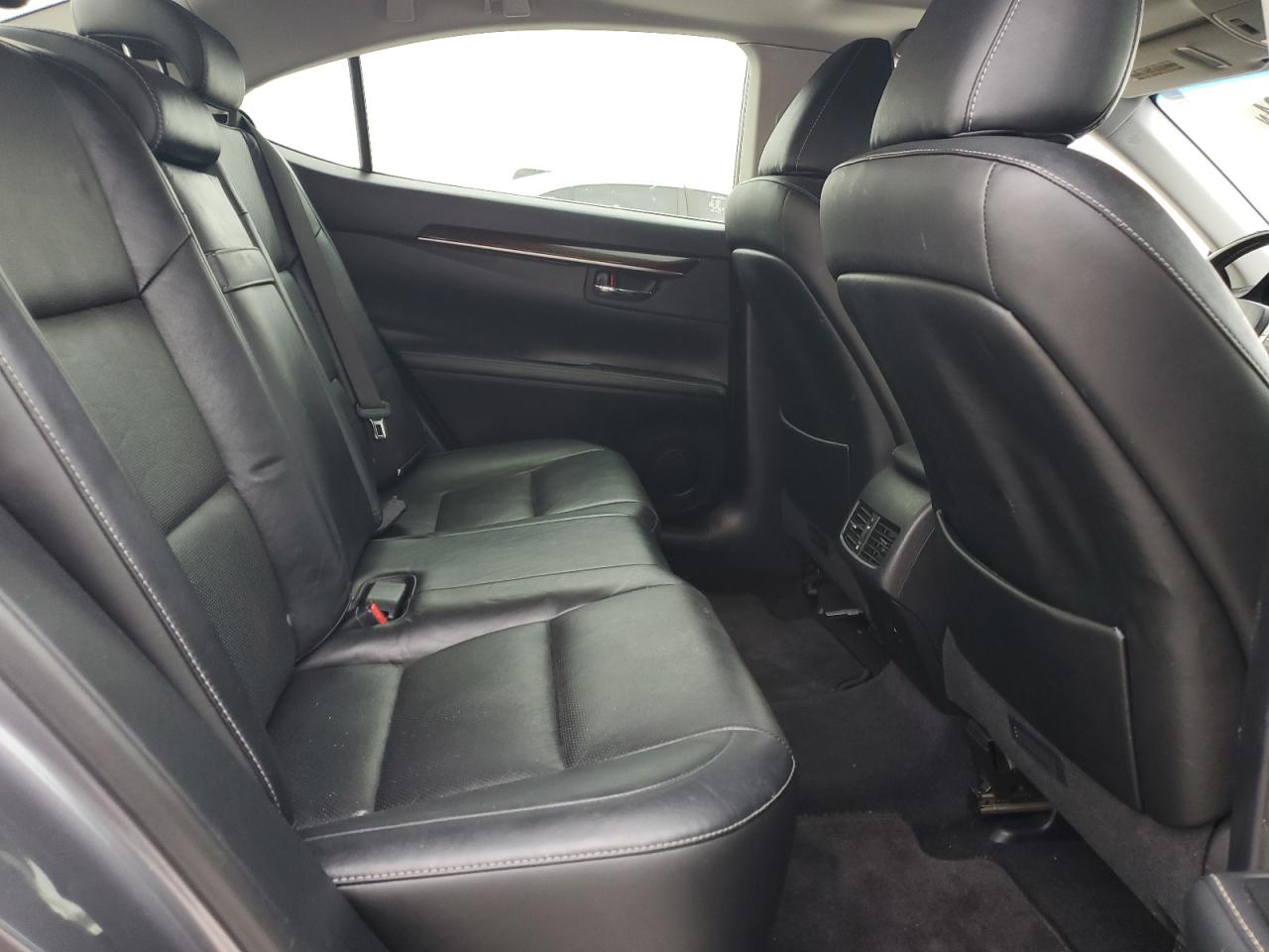 2015 Lexus ES - Image 10