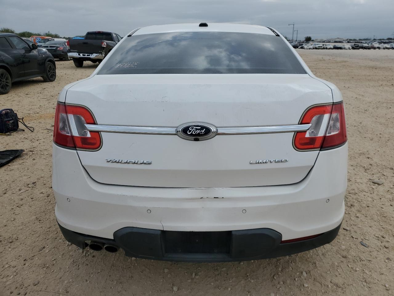 2011 Ford Taurus - Image 6