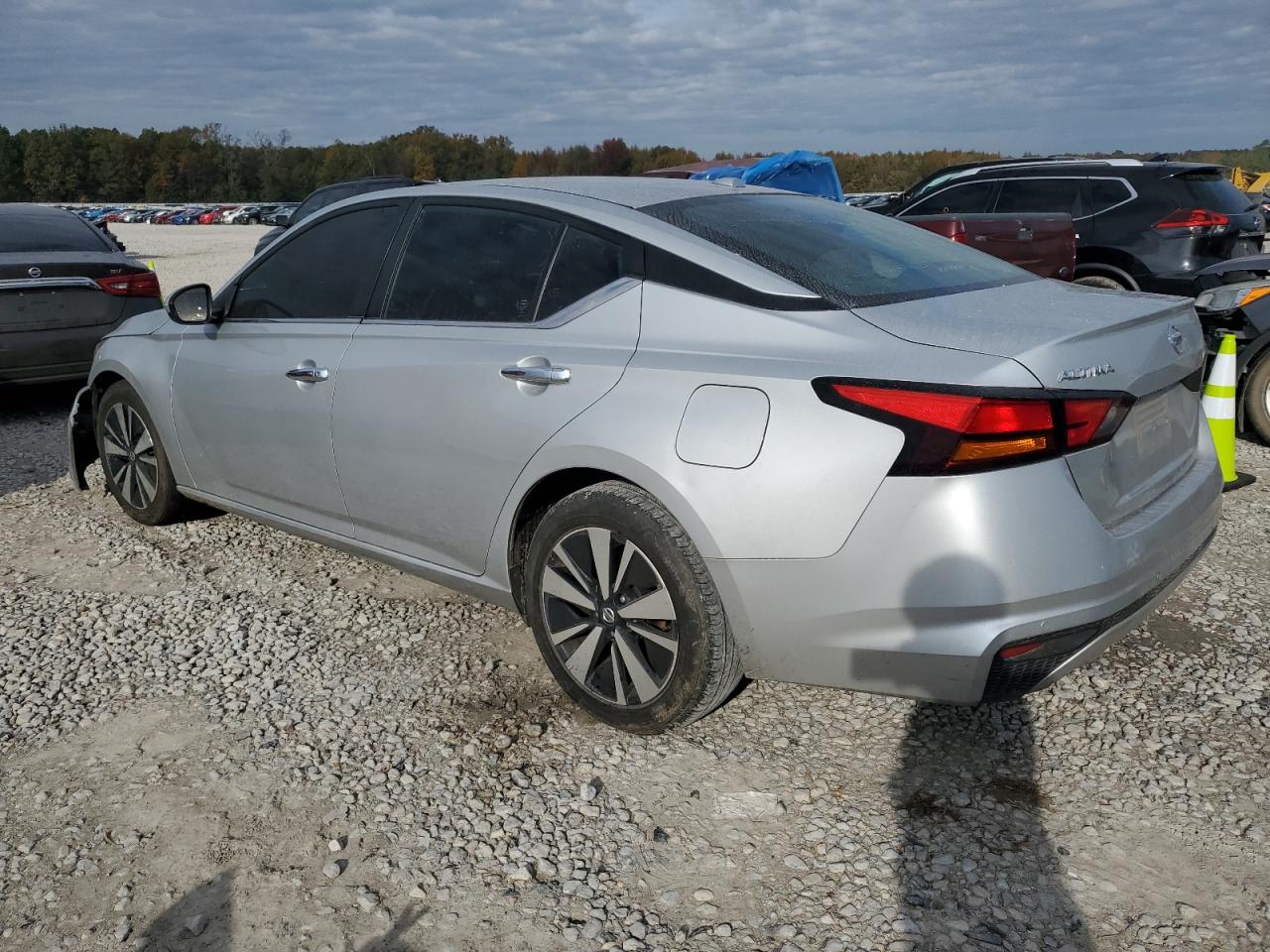 2021 Nissan Altima - Image 2