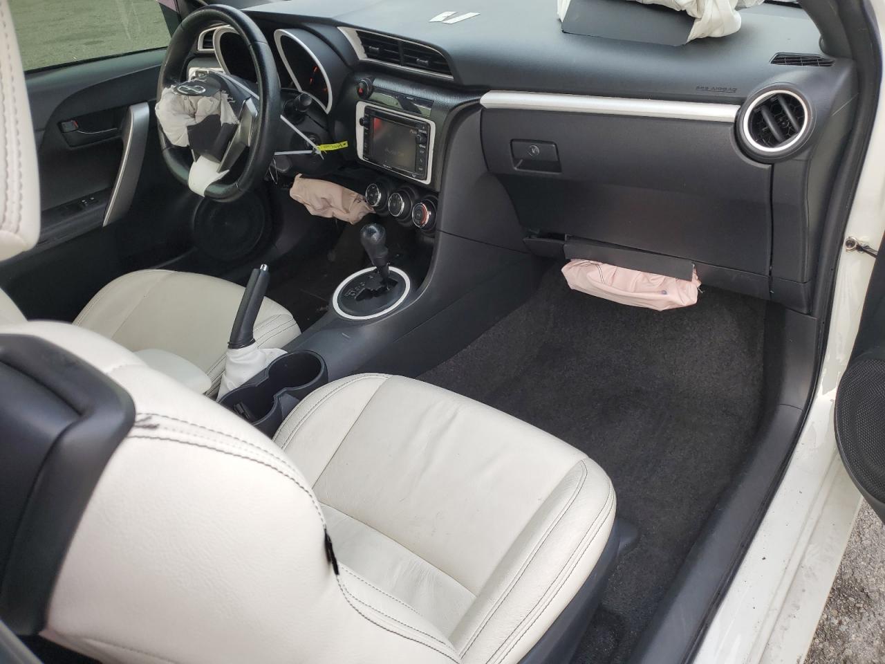 2015 Scion tC - Image 8