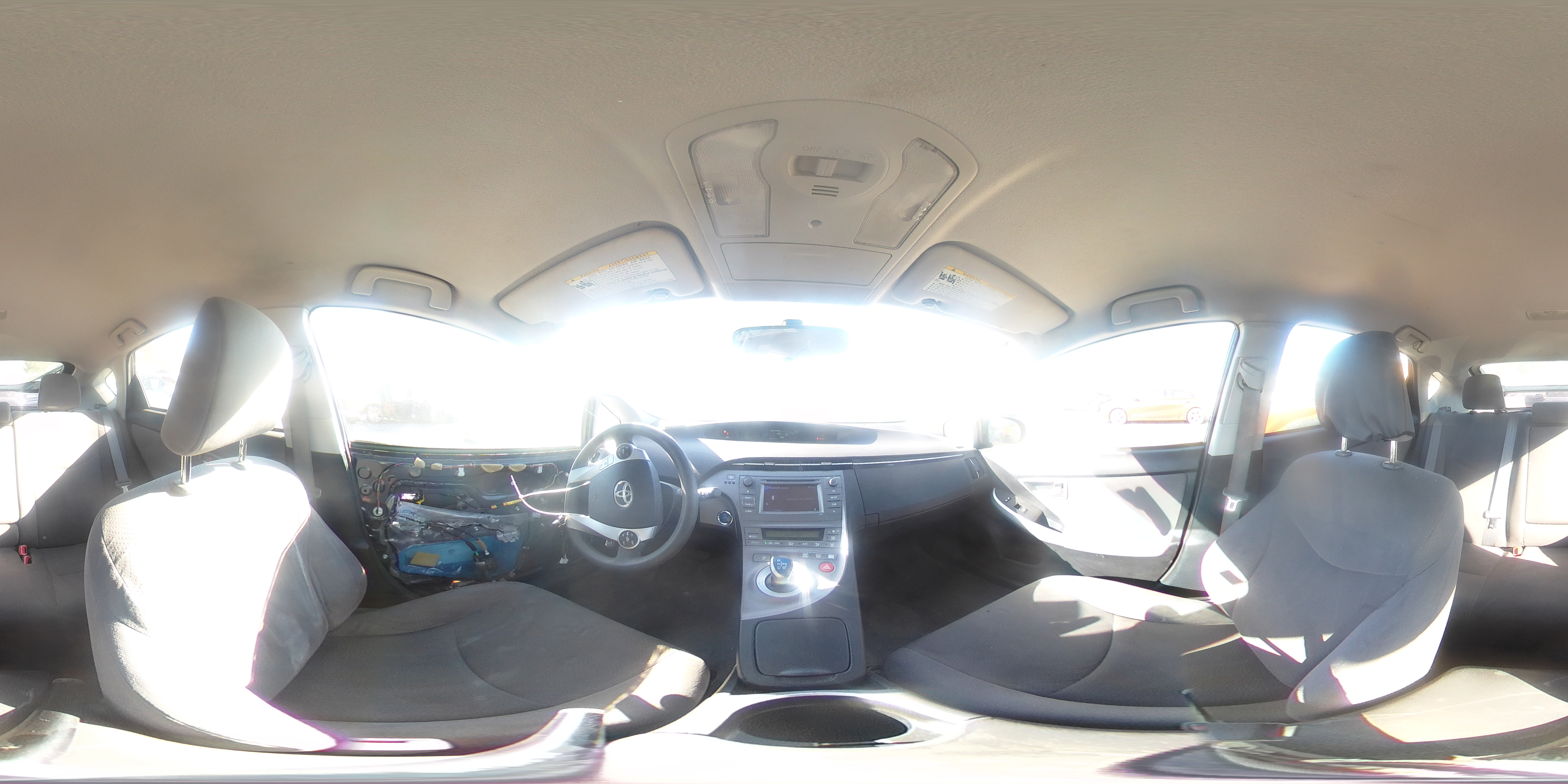 2015 Toyota Prius - Image 12