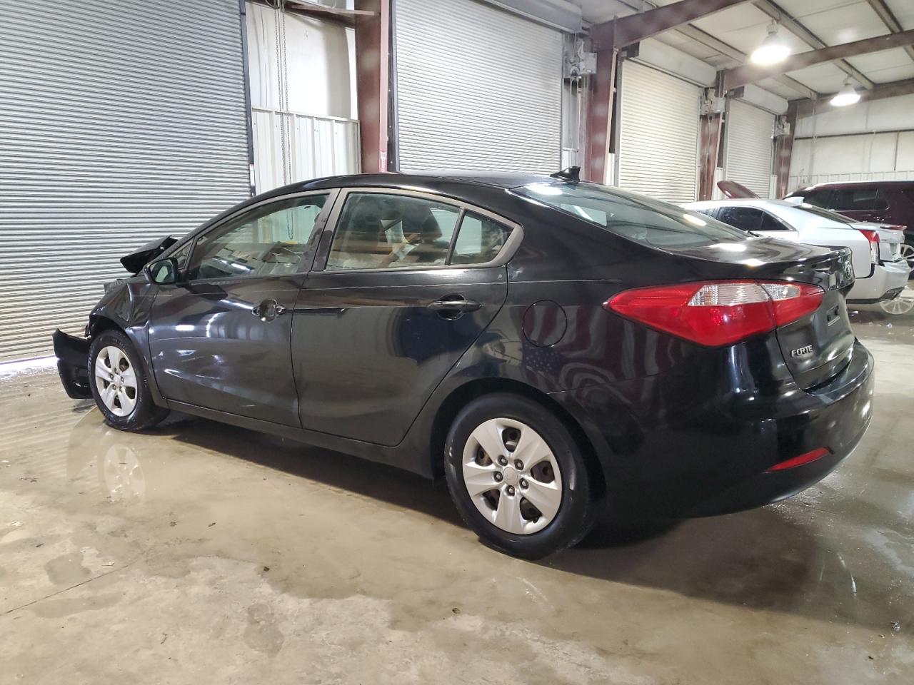 VIN KNAFK4A62F5404943 2015 KIA FORTE no.2