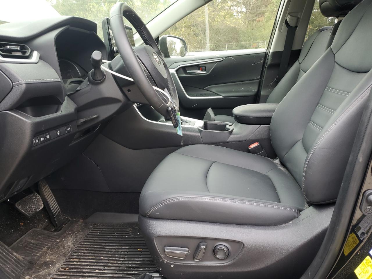 2023 Toyota RAV 4 - Image 7