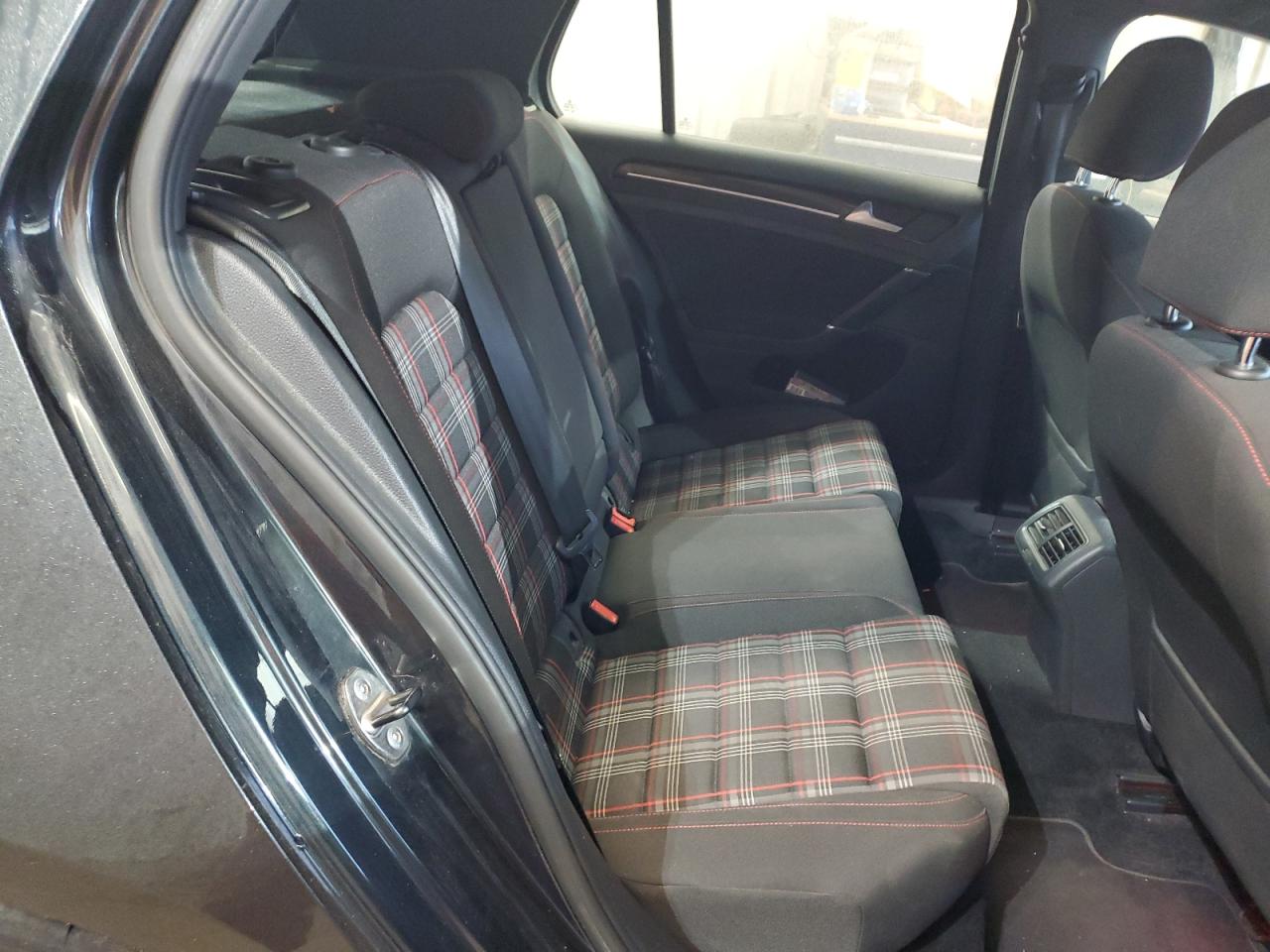 2017 Volkswagen GTI - Image 10