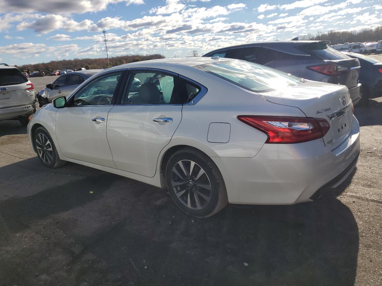 2016 Nissan Altima - Image 2