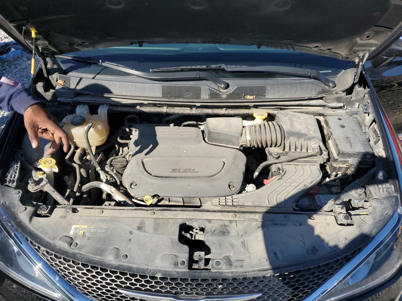 2019 Chrysler Pacifica - Image 12