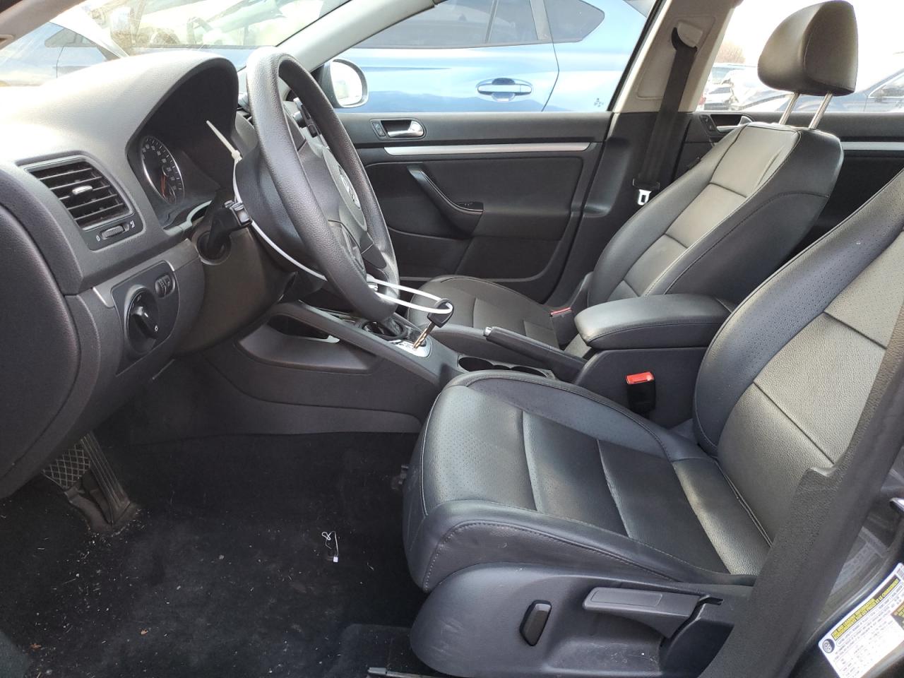 2010 Volkswagen Jetta - Image 7