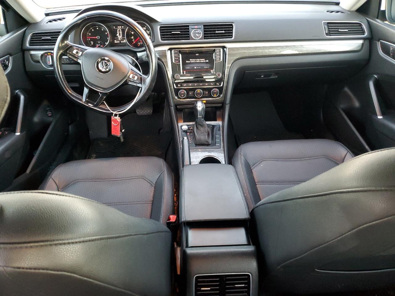 2017 Volkswagen Passat - Image 8