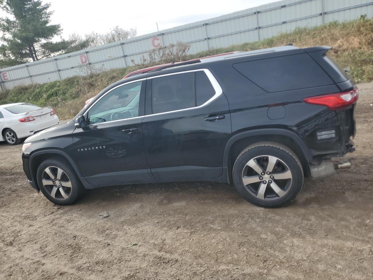 VIN 1GNERHKW6JJ163637 2018 CHEVROLET TRAVERSE no.2