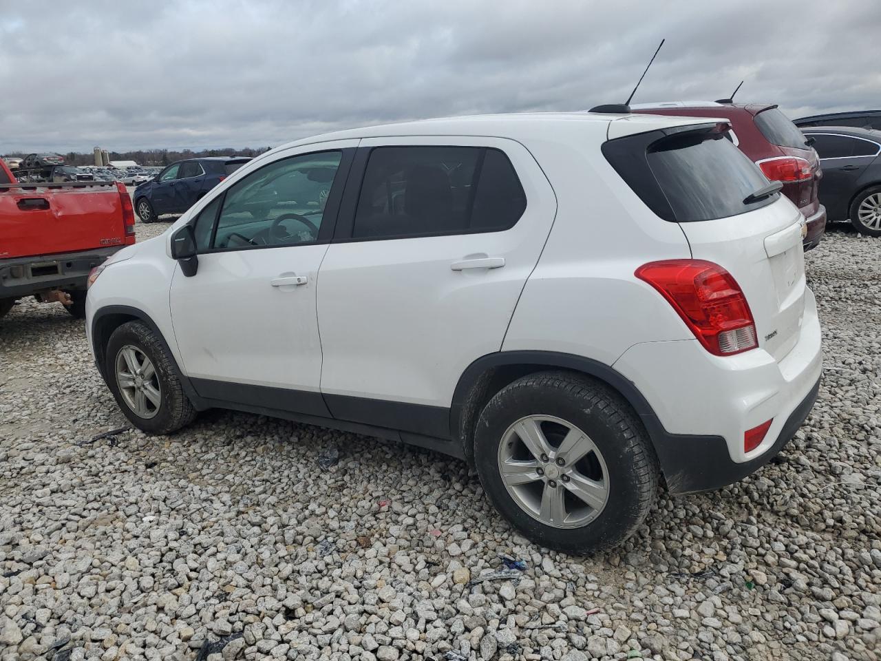 VIN 3GNCJKSB5KL325602 2019 CHEVROLET TRAX no.2