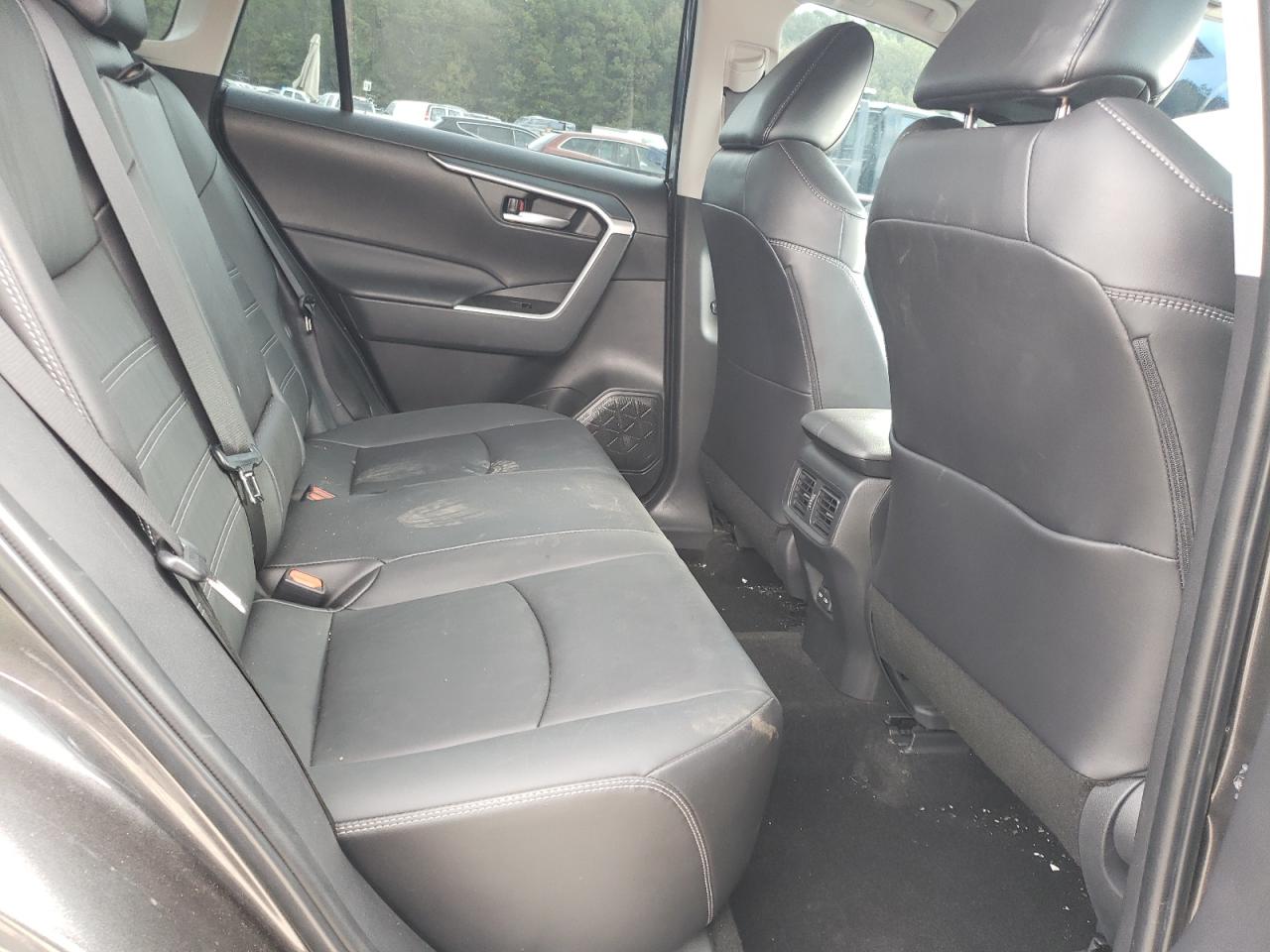 2023 Toyota RAV 4 - Image 11