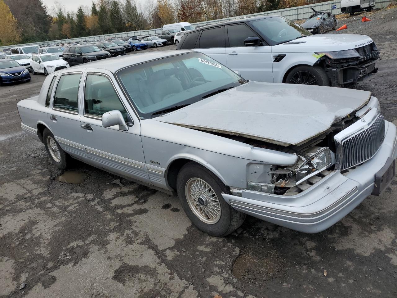 1997 Lincoln Town Car - Image 4