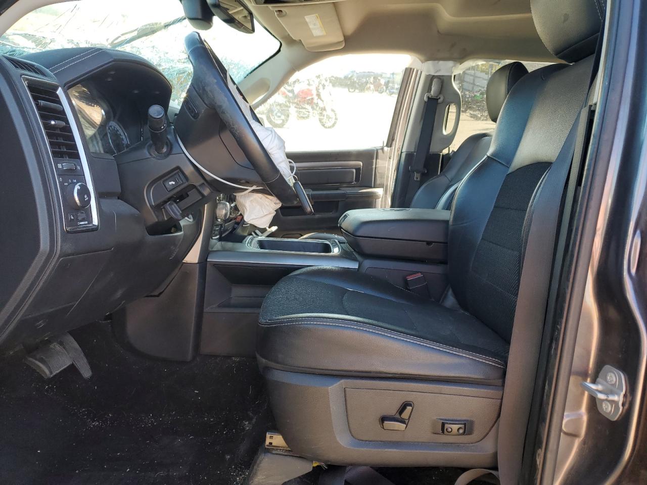 2016 RAM 1500 - Image 7