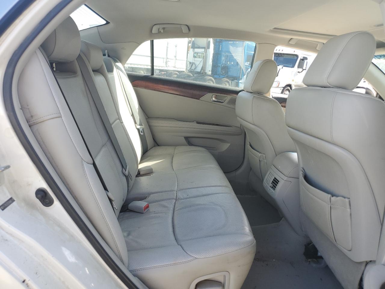 2011 Toyota Avalon - Image 11