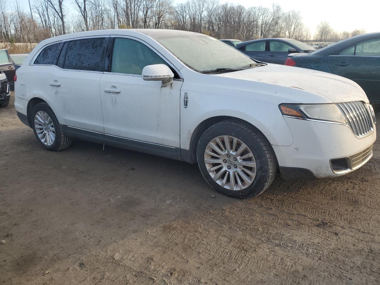 2012 Lincoln MKT - Image 4