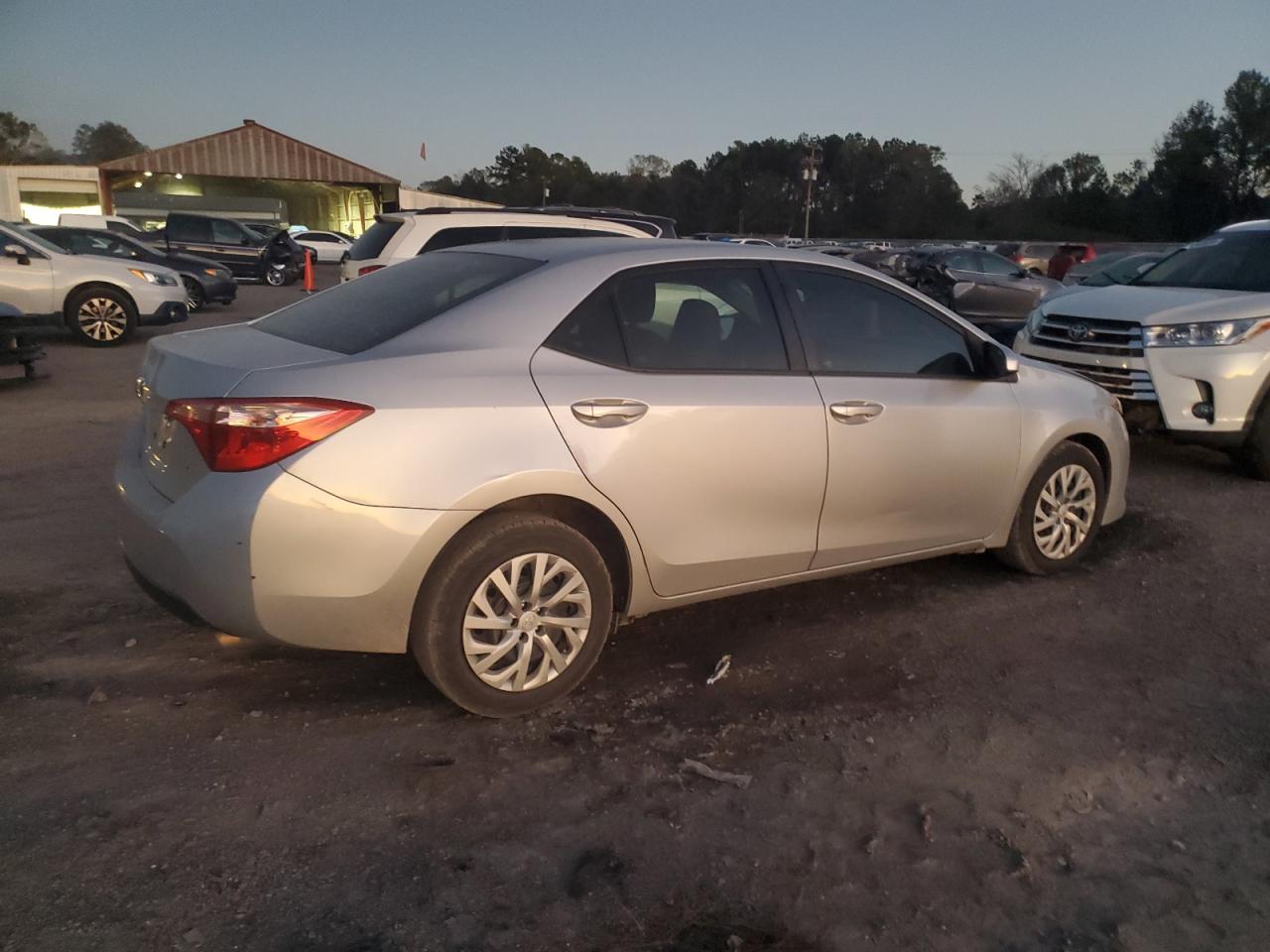 VIN 5YFBURHE7HP629516 2017 TOYOTA COROLLA no.3