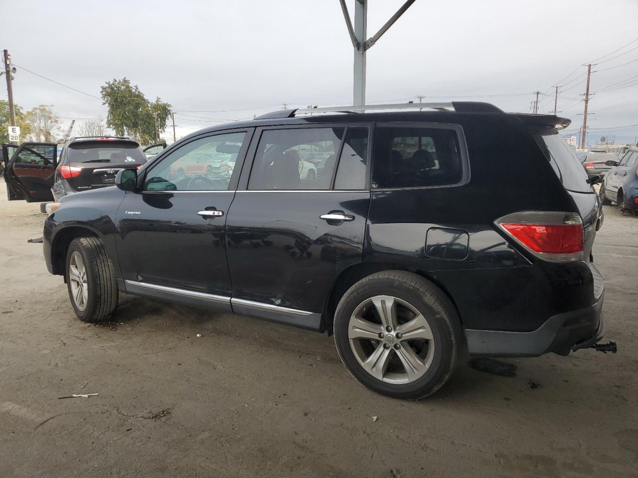 2012 Toyota Highlander - Image 2