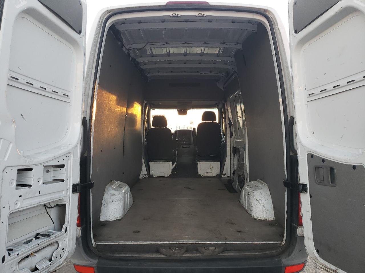 2015 Mercedes-Benz Sprinter - Image 10