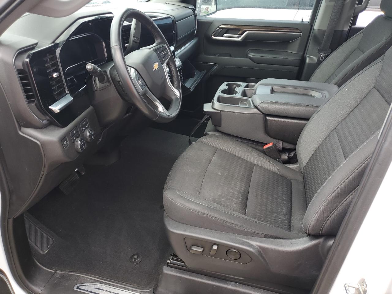 2022 Chevrolet Silverado - Image 7