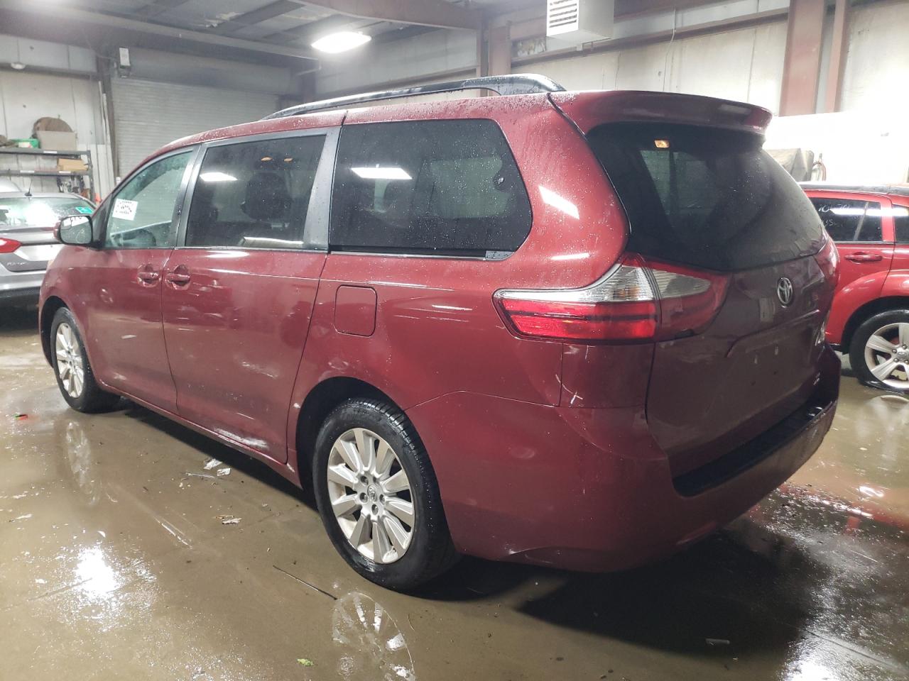 2015 Toyota Sienna - Image 2