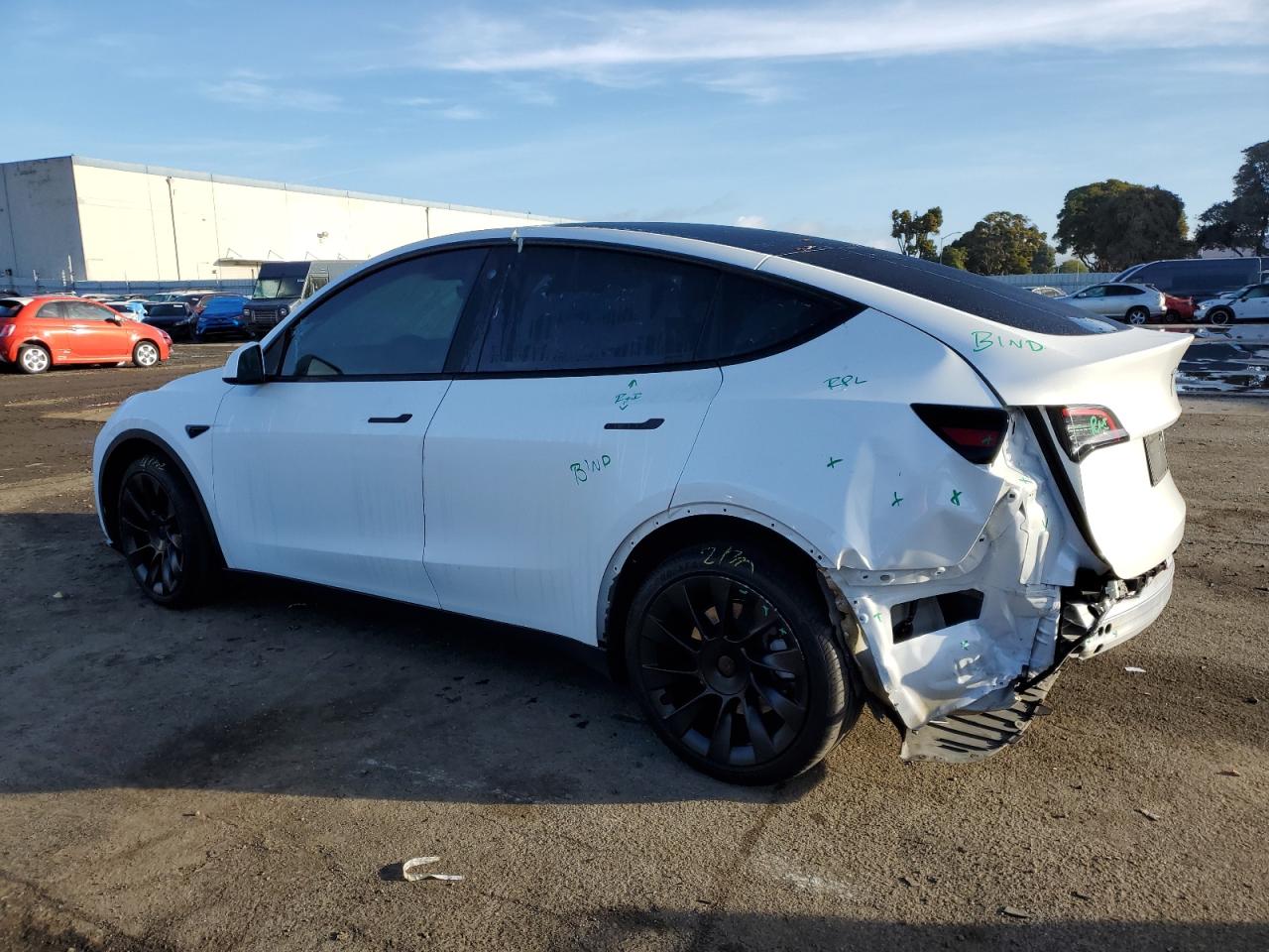 7SAYGDEE5NF559355 2022 TESLA MODEL Y - Image 2