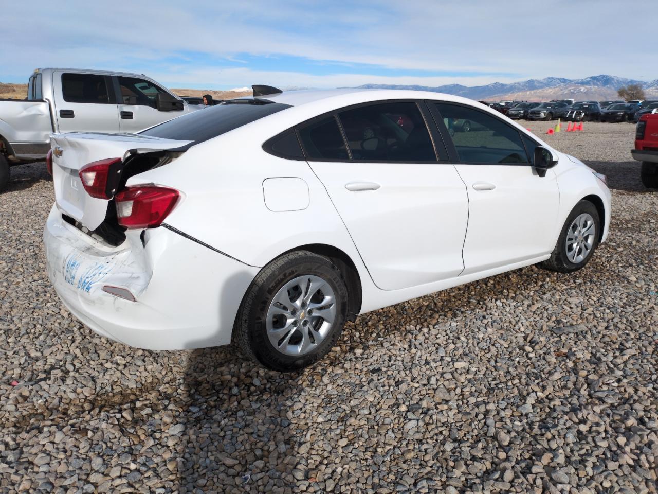 VIN 1G1BJ5SM2K7101823 2019 CHEVROLET CRUZE no.3