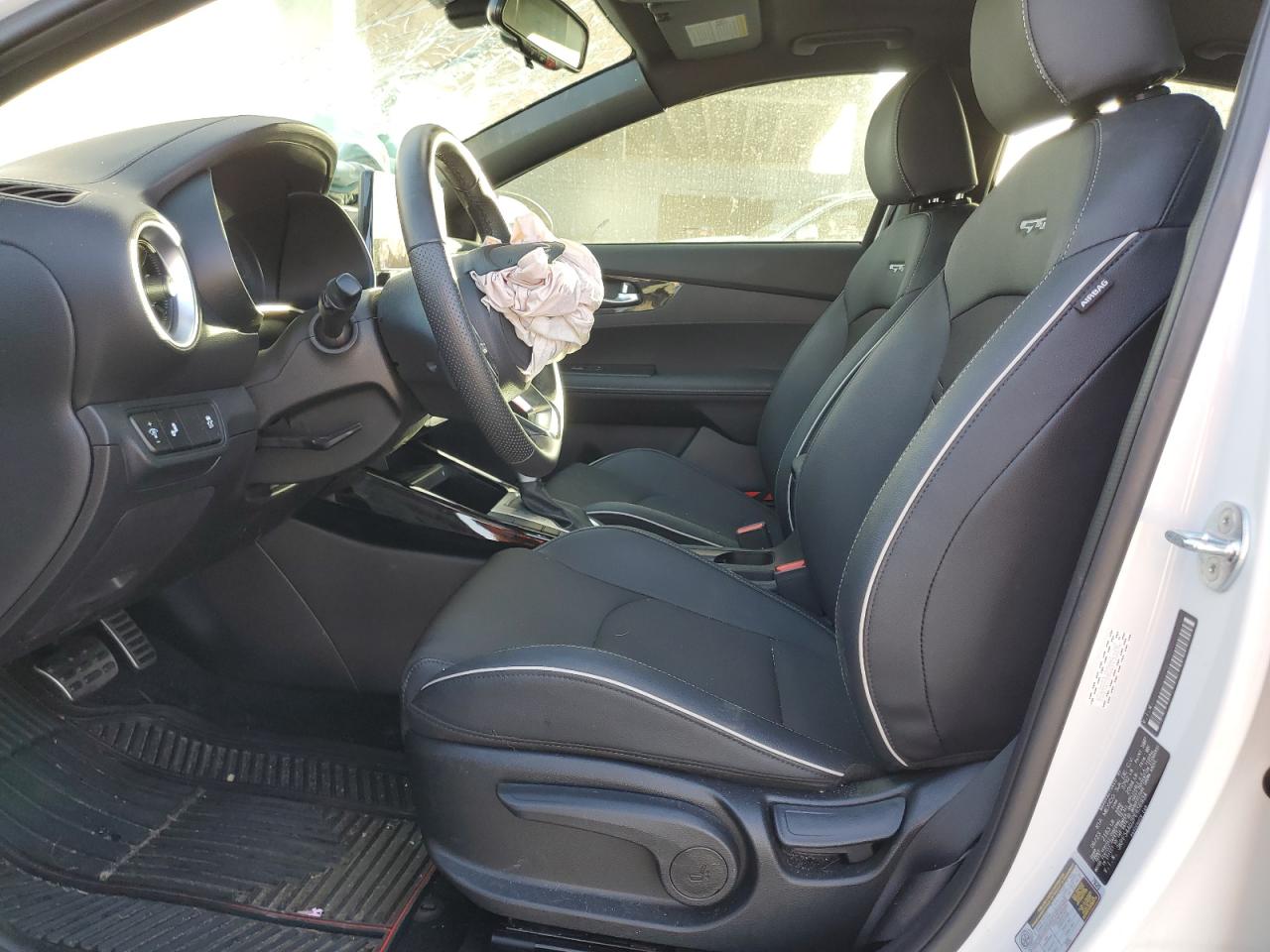 2023 Kia Forte - Image 7