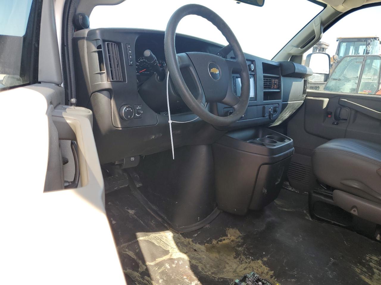 2017 Chevrolet Express - Image 8