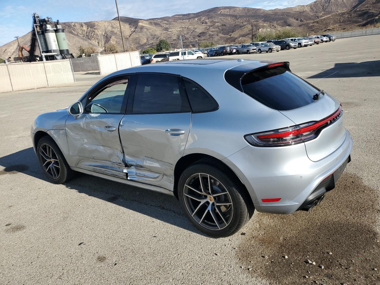 2024 Porsche Macan - Image 2