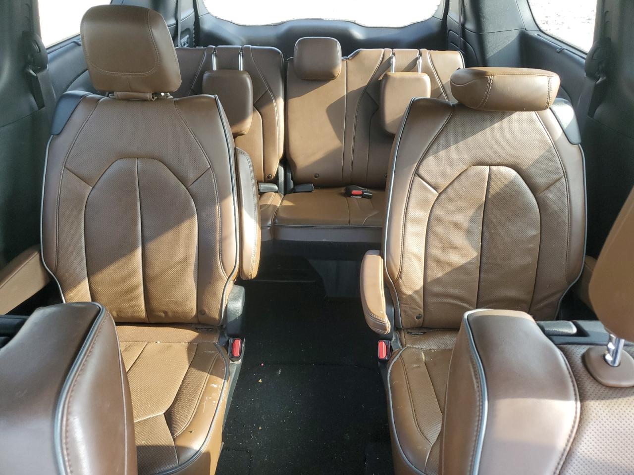 2017 Chrysler Pacifica - Image 10