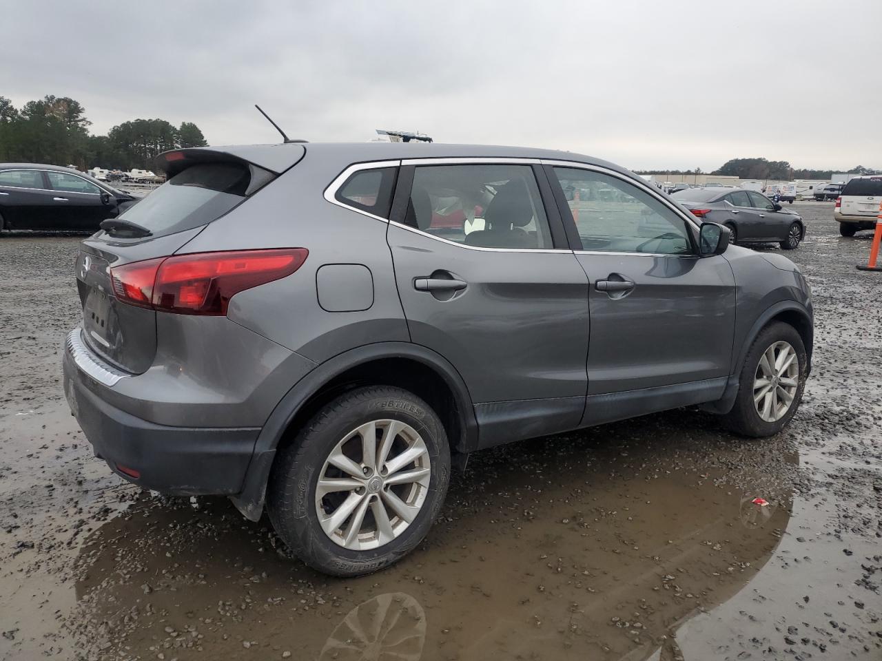 2018 Nissan Rogue - Image 3
