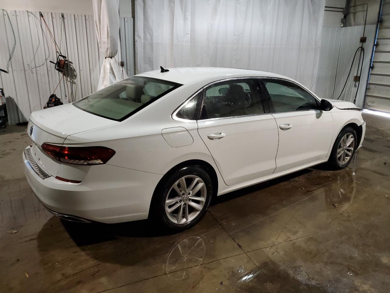 2020 Volkswagen Passat - Image 3