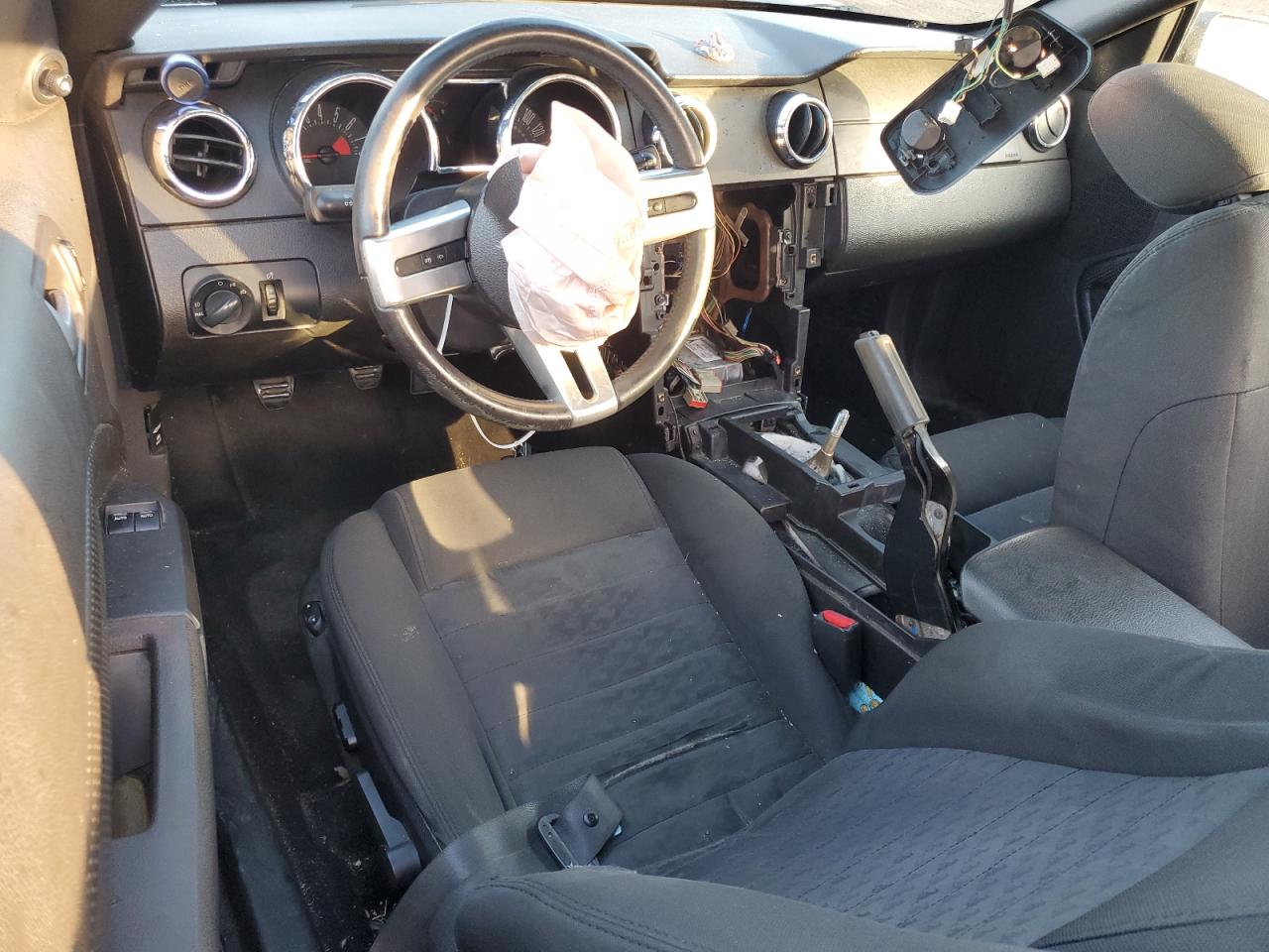 2009 Ford Mustang - Image 8