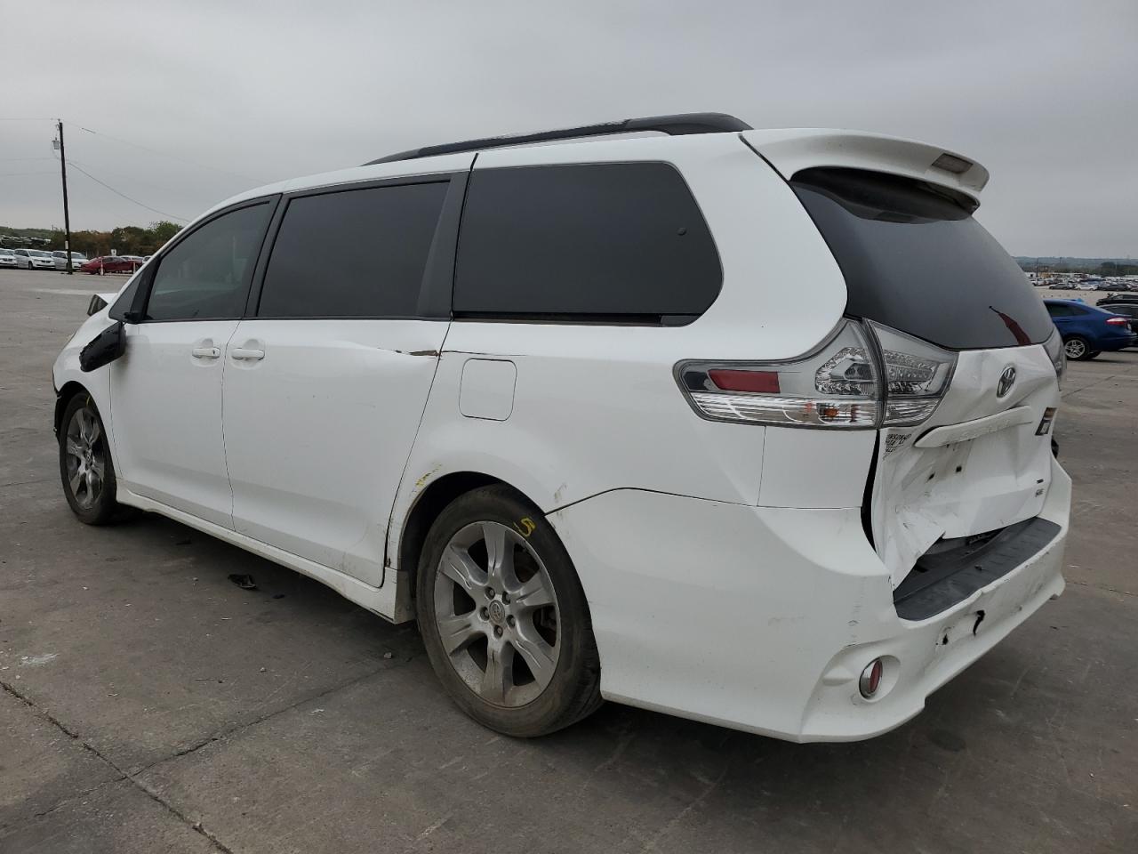 2012 Toyota Sienna - Image 2