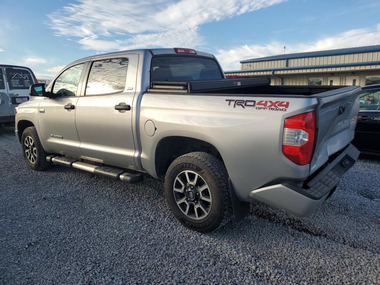 VIN 5TFDY5F16JX774687 2018 TOYOTA TUNDRA no.2