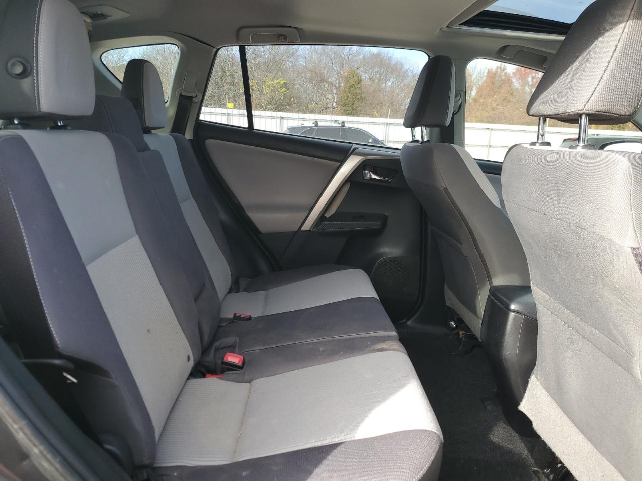 2015 Toyota RAV 4 - Image 11