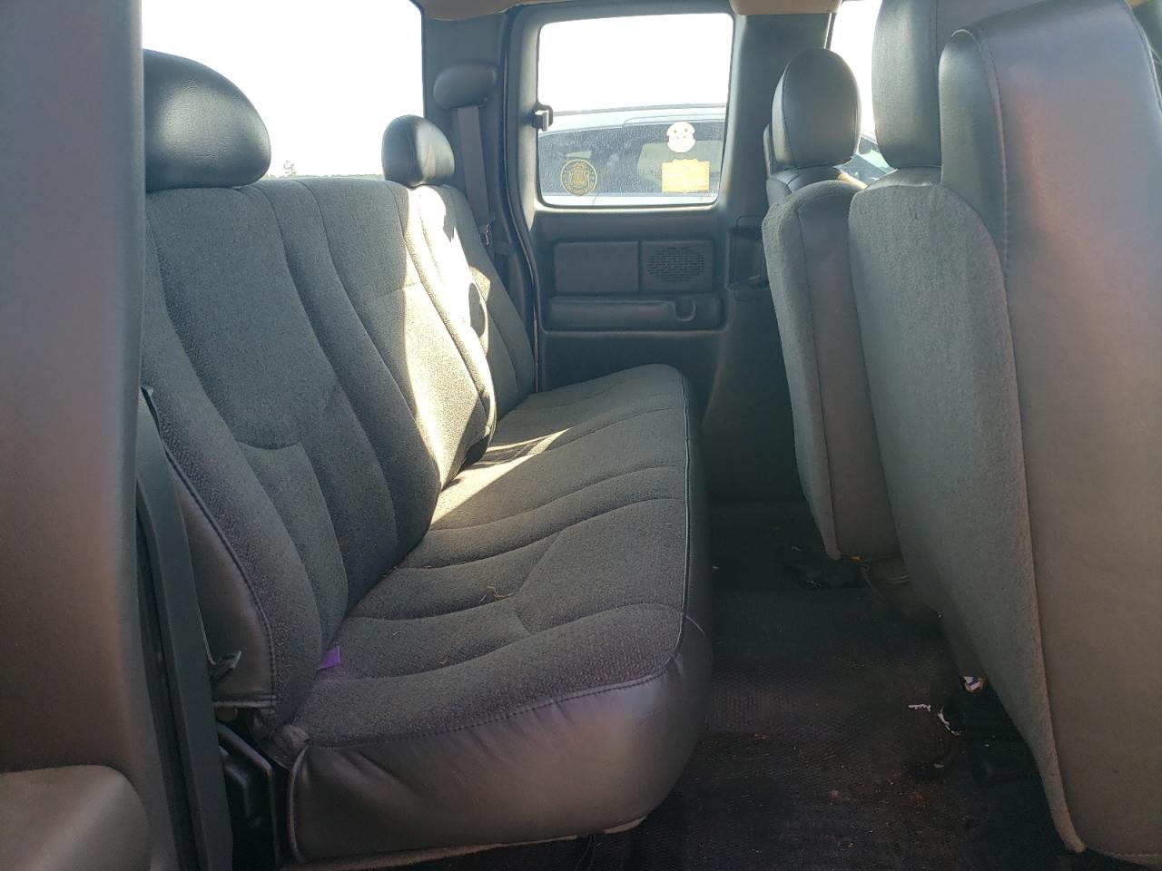 2004 Chevrolet Silverado - Image 10