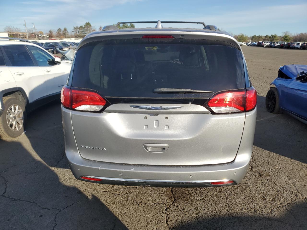 2018 Chrysler Pacifica Touring L VIN: 2C4RC1BG8JR120568 Lot: 79896444