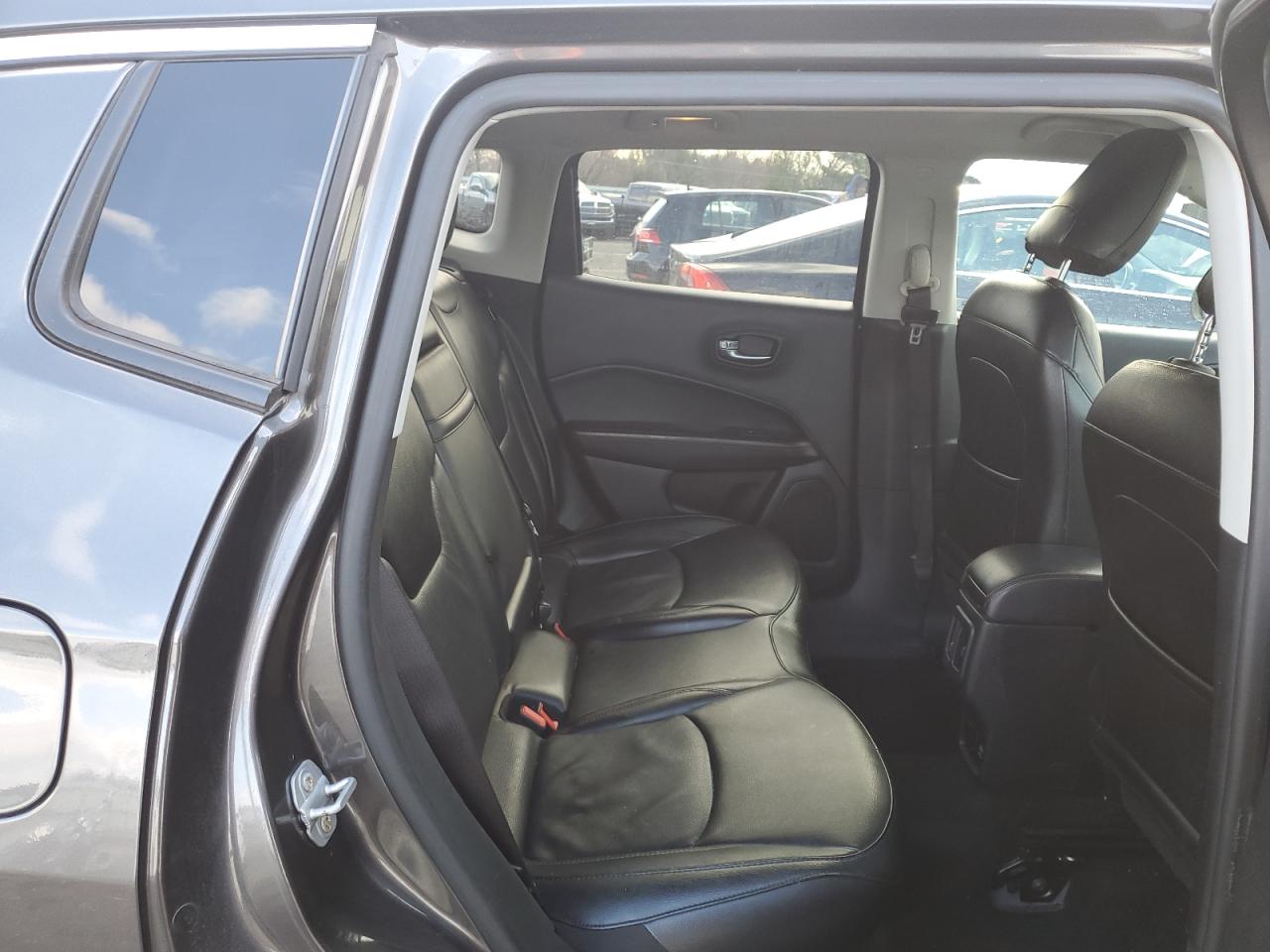 2020 Jeep Compass - Image 11