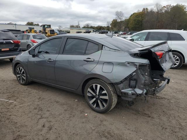  NISSAN VERSA 2022 Серый