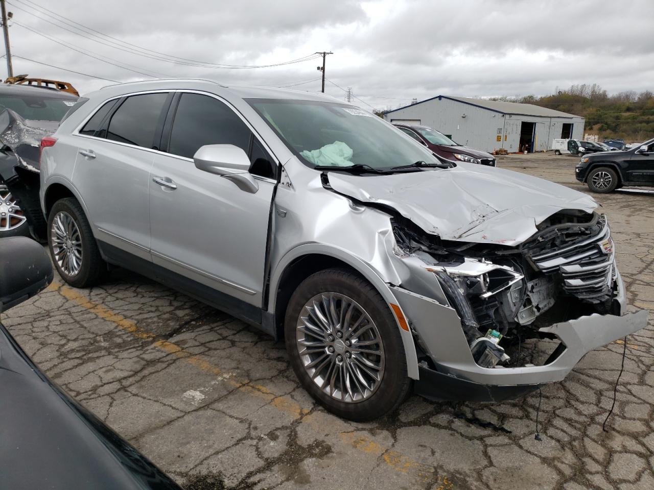 VIN 1GYKNARSXKZ214510 2019 CADILLAC XT5 no.4