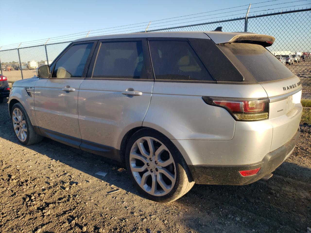 2016 Land Rover Range Rover - Image 2