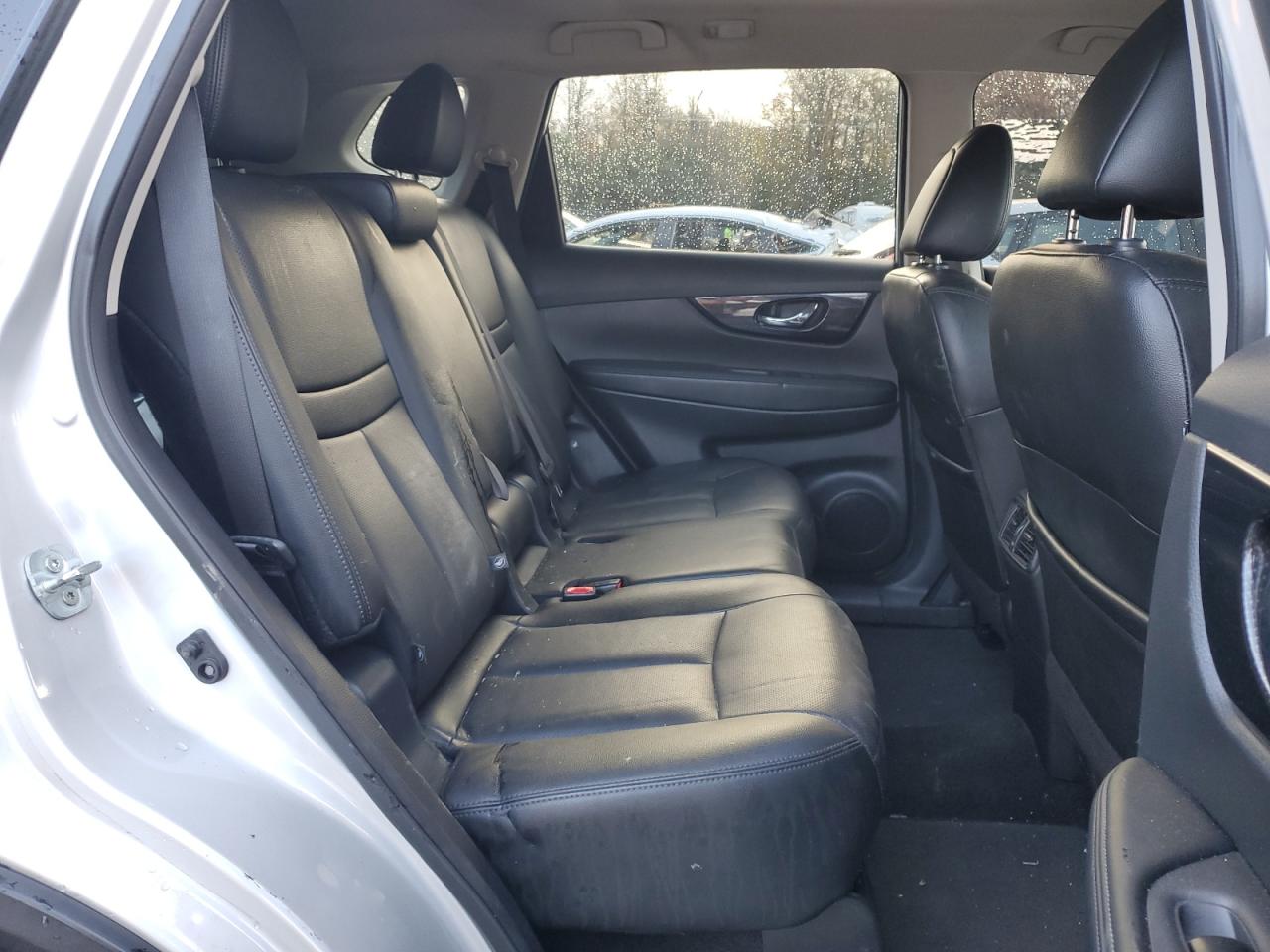 2018 Nissan Rogue - Image 11