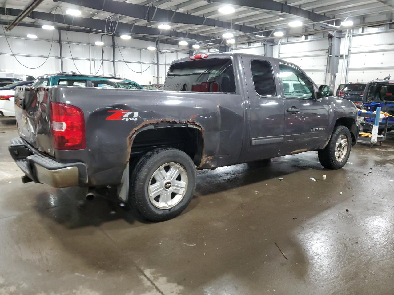 2011 Chevrolet Silverado - Image 3