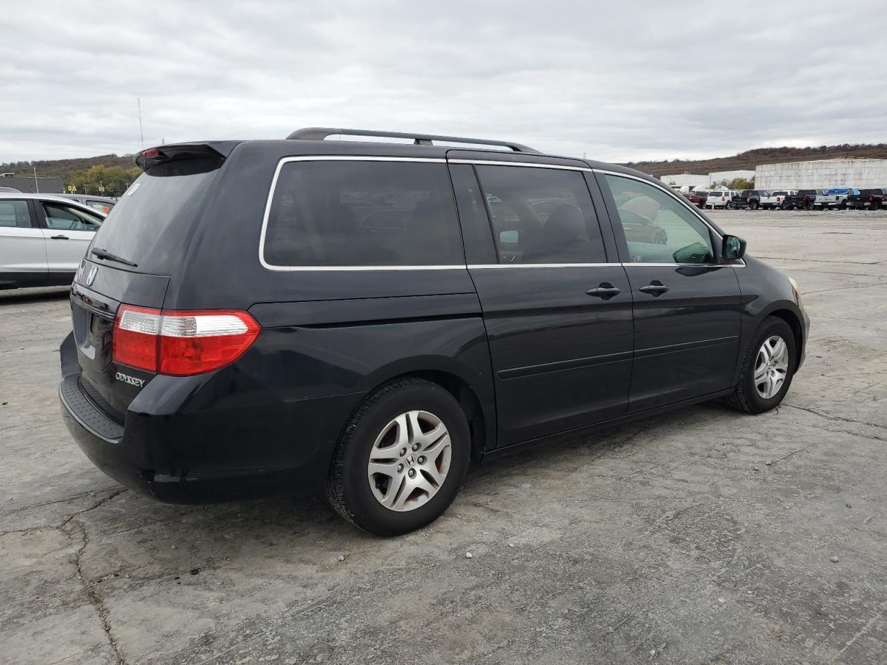 2005 Honda Odyssey - Image 3
