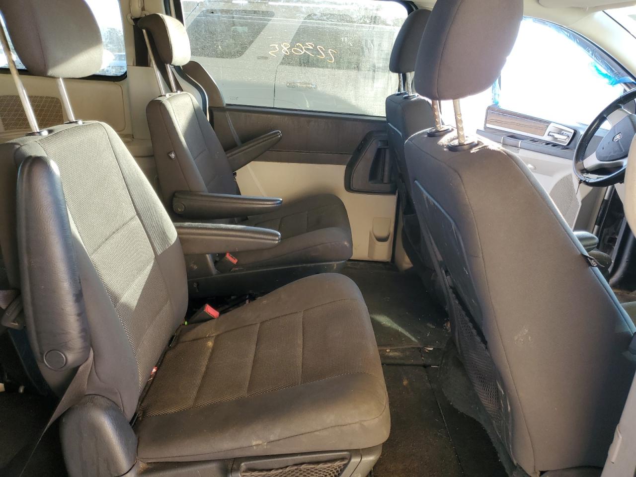 2009 Dodge Caravan - Image 11